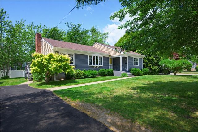 34 Foxhill Avenue, Bristol, RI 02809