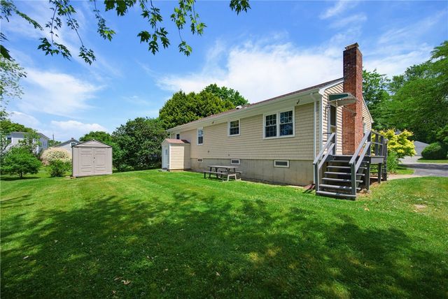 34 Foxhill Avenue, Bristol, RI 02809