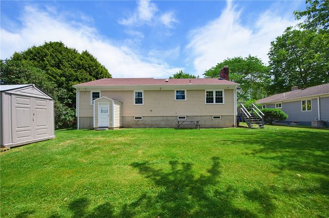 34 Foxhill Avenue, Bristol, RI 02809
