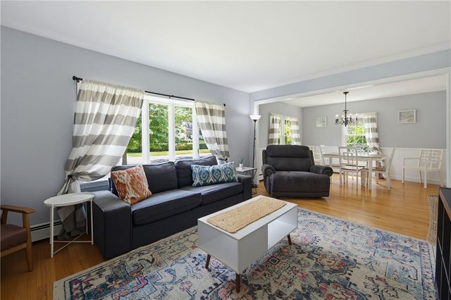 34 Foxhill Avenue, Bristol, RI 02809