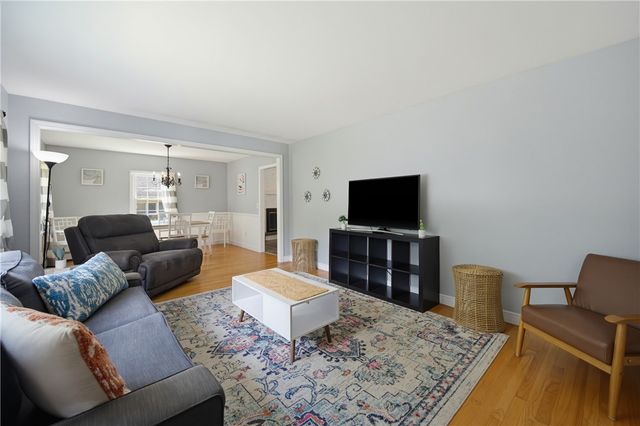 34 Foxhill Avenue, Bristol, RI 02809