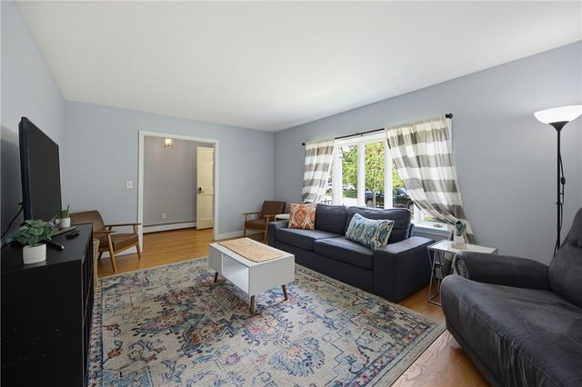 34 Foxhill Avenue, Bristol, RI 02809