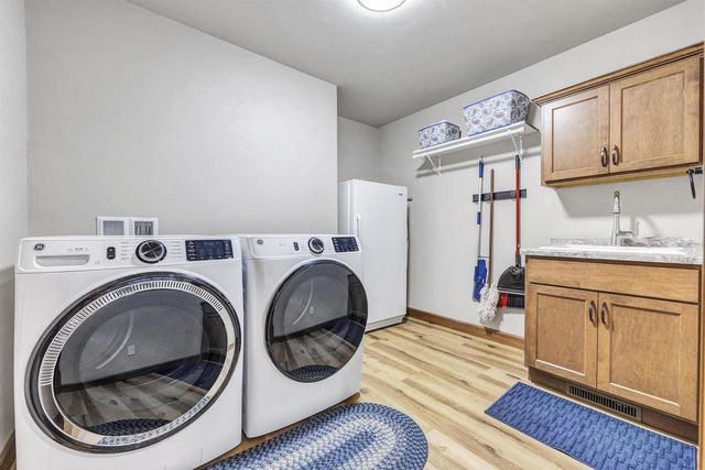 444 SUNNY VISTA COURT, Seymour, WI 54165