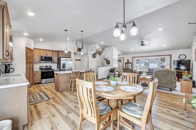 444 SUNNY VISTA COURT, Seymour, WI 54165