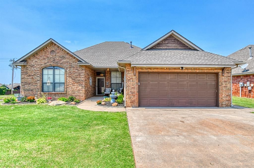 1013 Kelsi Drive, Moore, OK 73160