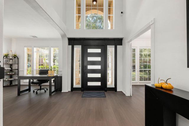 14910 Lake Woodbridge Court, Sugar Land, TX 77498