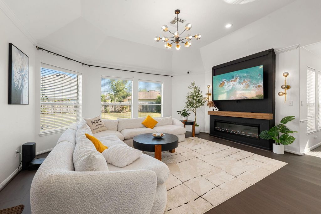 14910 Lake Woodbridge Court, Sugar Land, TX 77498