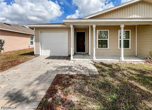 9177 Aegean CIR, Lehigh Acres, FL 33936