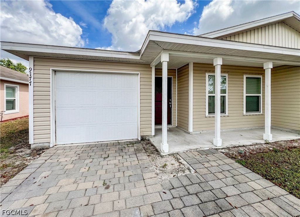 9177 Aegean CIR, Lehigh Acres, FL 33936