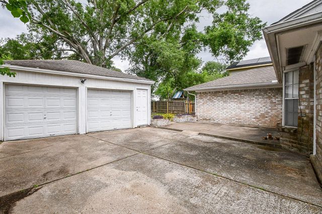 422 Skywood Drive, Houston, TX 77090