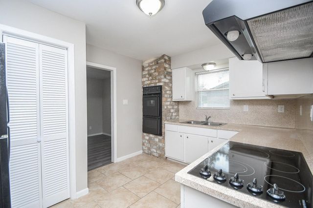 422 Skywood Drive, Houston, TX 77090