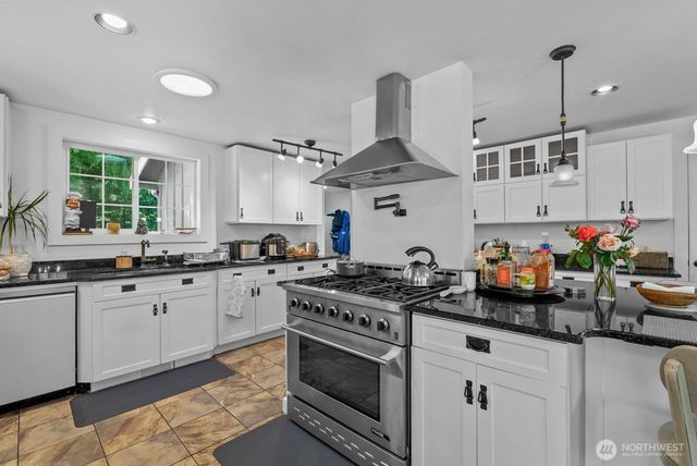 751 Hazzle Court, Coupeville, WA 98239