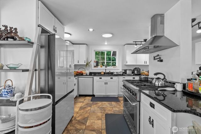 751 Hazzle Court, Coupeville, WA 98239