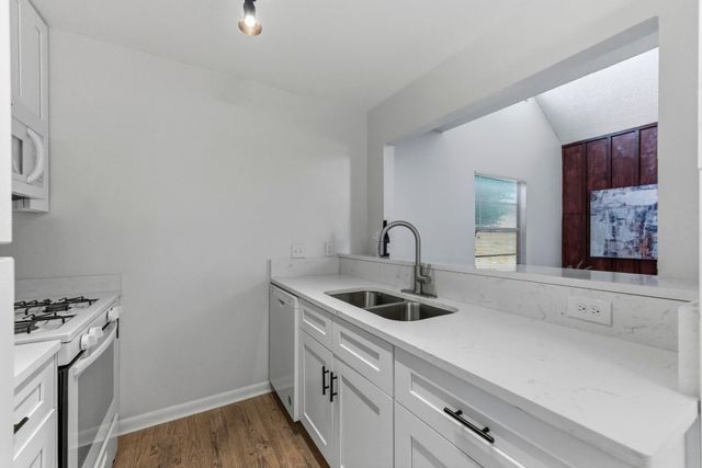 2711 Saint Edwards CIR, Austin, TX 78704