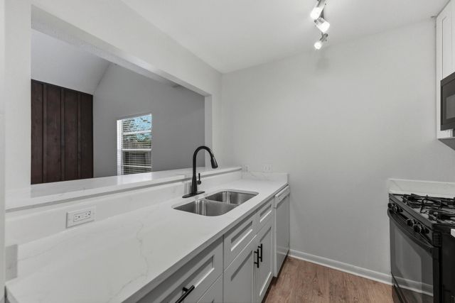 2711 Saint Edwards CIR, Austin, TX 78704