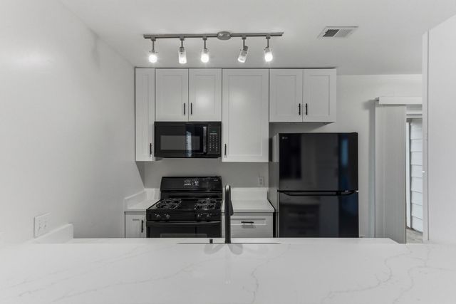 2711 Saint Edwards CIR, Austin, TX 78704