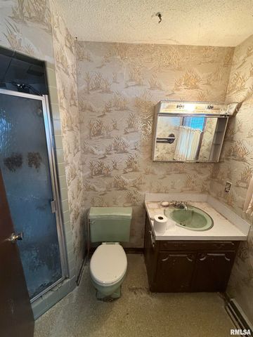 3806 LORTON Avenue, Davenport, IA 52807