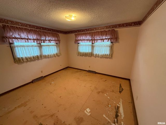 3806 LORTON Avenue, Davenport, IA 52807