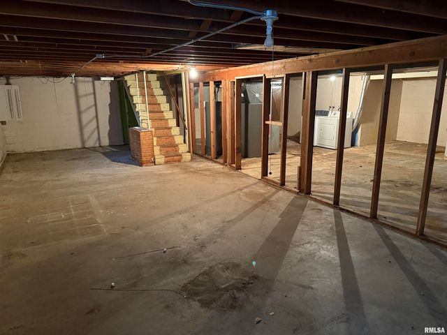 3806 LORTON Avenue, Davenport, IA 52807