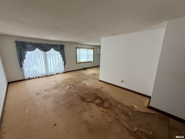 3806 LORTON Avenue, Davenport, IA 52807