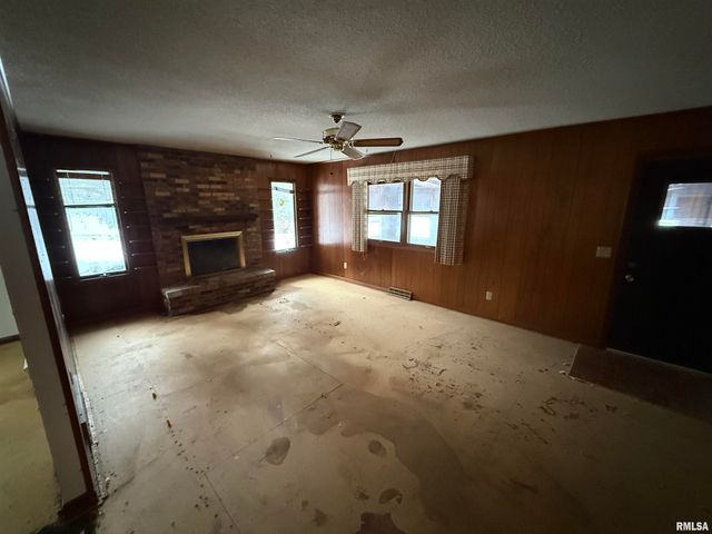 3806 LORTON Avenue, Davenport, IA 52807