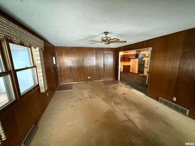 3806 LORTON Avenue, Davenport, IA 52807