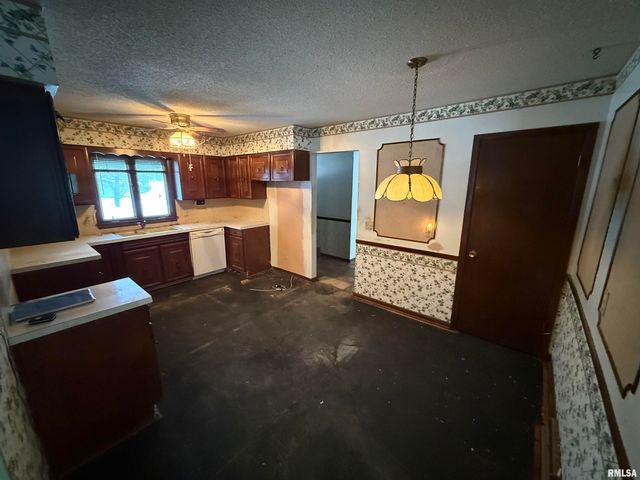 3806 LORTON Avenue, Davenport, IA 52807