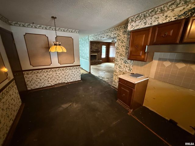 3806 LORTON Avenue, Davenport, IA 52807