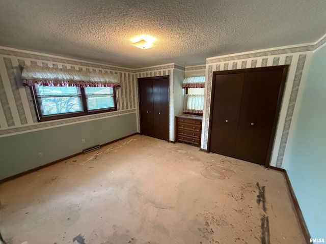 3806 LORTON Avenue, Davenport, IA 52807