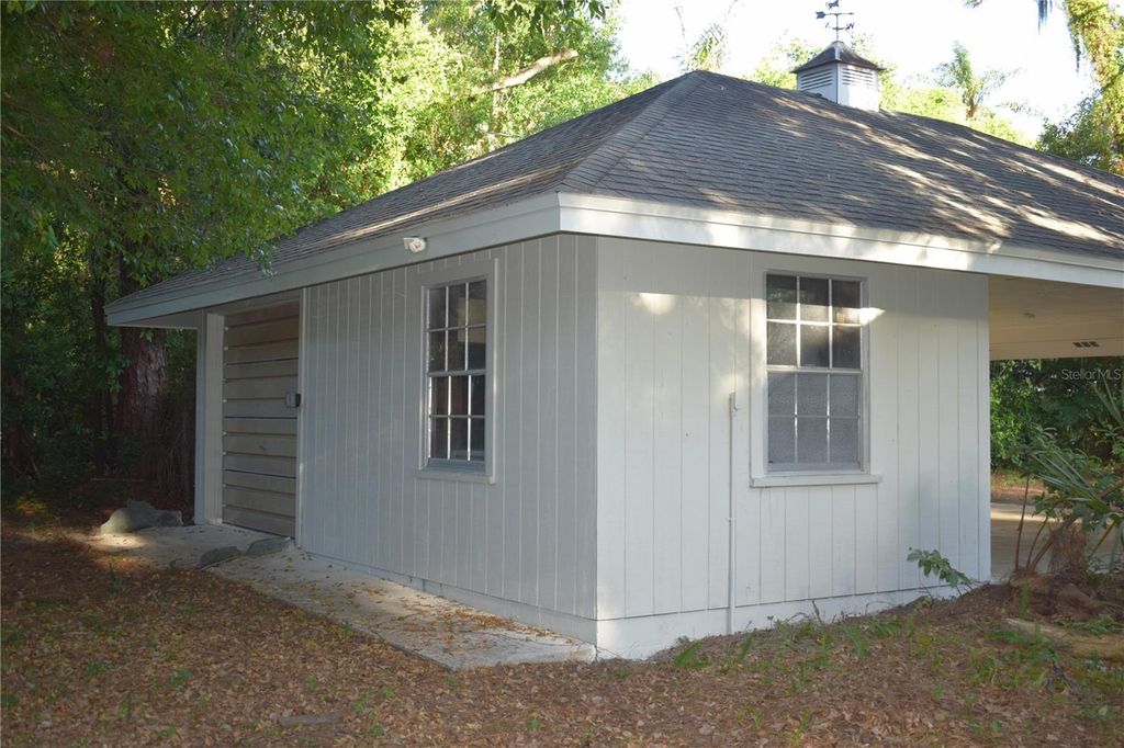 Image 12 of property listing at 16308 ROCK LAKE DRIVE, Odessa, FL 33556