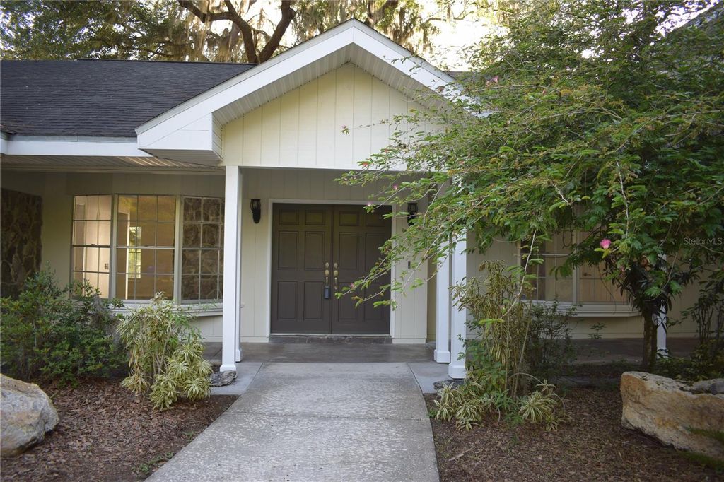 Image 4 of property listing at 16308 ROCK LAKE DRIVE, Odessa, FL 33556