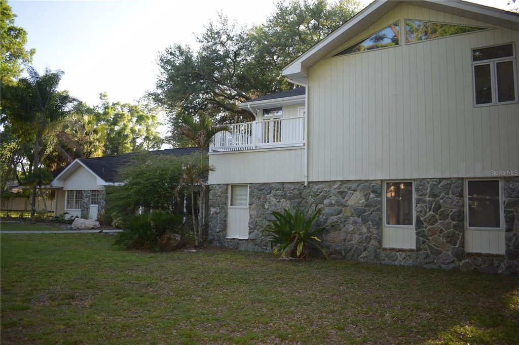 Image 5 of property listing at 16308 ROCK LAKE DRIVE, Odessa, FL 33556
