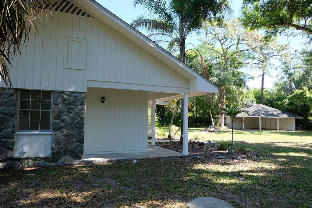 Image 10 of property listing at 16308 ROCK LAKE DRIVE, Odessa, FL 33556