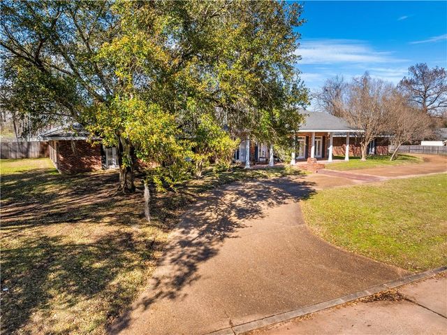 500 WYCLIFFE Way, Alexandria, LA 71303