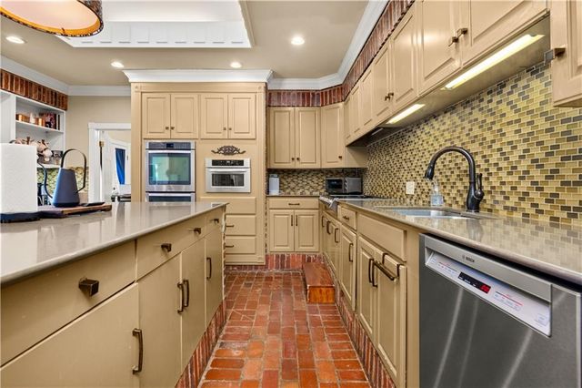 500 WYCLIFFE Way, Alexandria, LA 71303