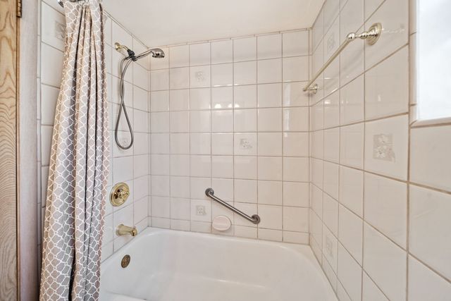 7230 W Greenleaf Avenue, Chicago, IL 60631