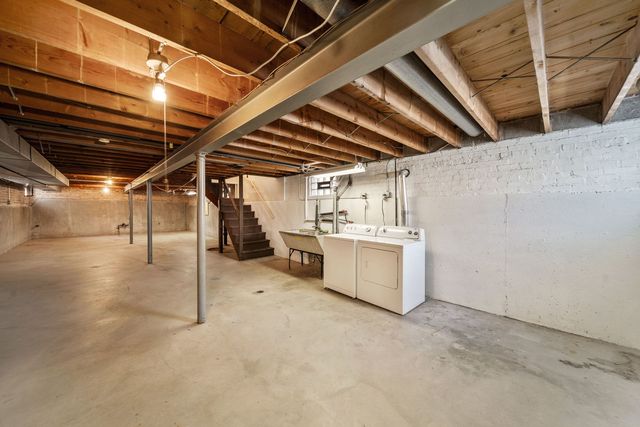 7230 W Greenleaf Avenue, Chicago, IL 60631