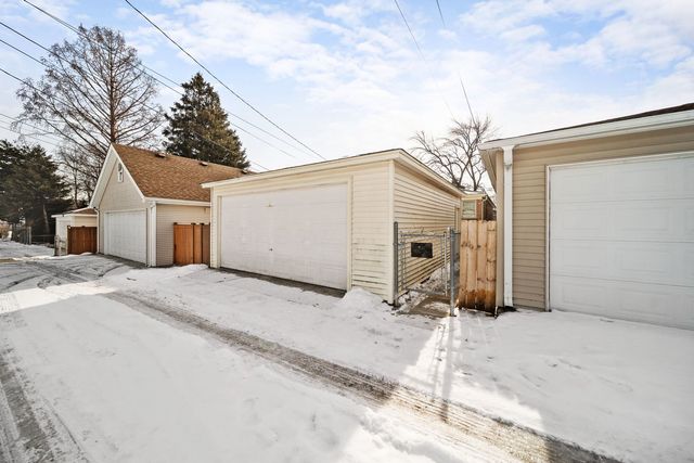 7230 W Greenleaf Avenue, Chicago, IL 60631