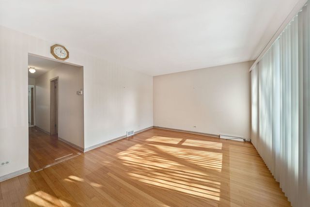 7230 W Greenleaf Avenue, Chicago, IL 60631