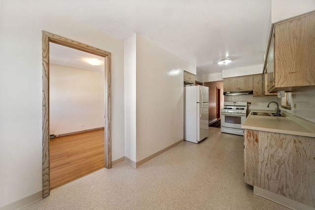 7230 W Greenleaf Avenue, Chicago, IL 60631