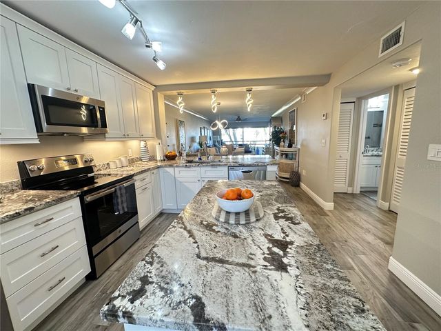 106 1ST STREET E 115, St Petersburg, FL 33715