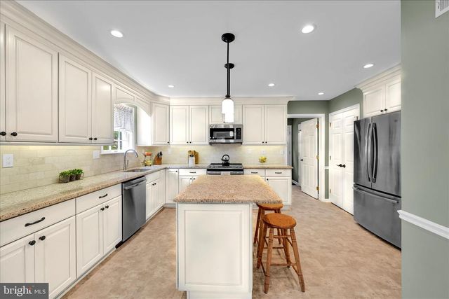 214 MILL POND DR, Exton, PA 19341