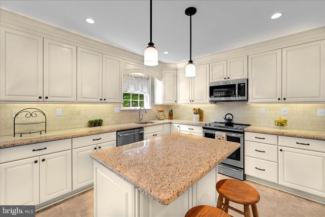 214 MILL POND DR, Exton, PA 19341