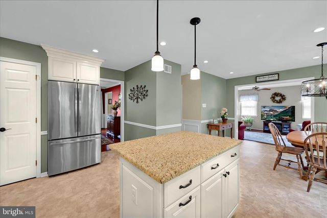 214 MILL POND DR, Exton, PA 19341
