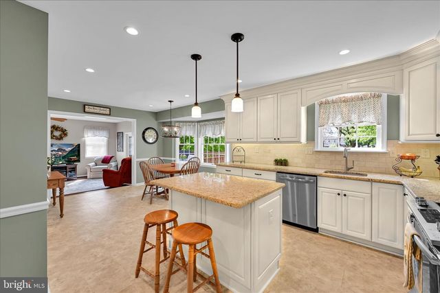 214 MILL POND DR, Exton, PA 19341