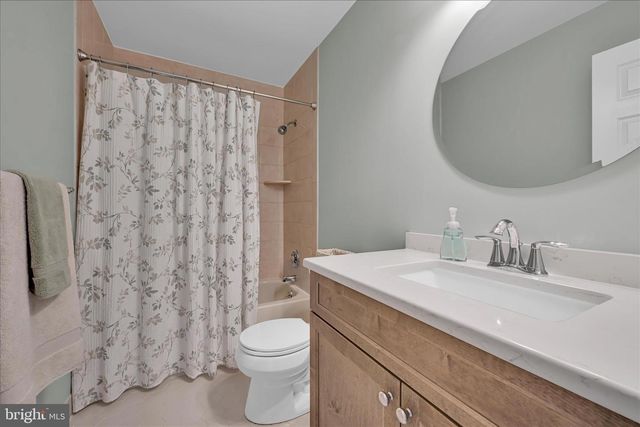 214 MILL POND DR, Exton, PA 19341
