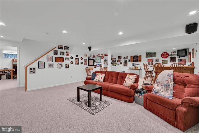214 MILL POND DR, Exton, PA 19341