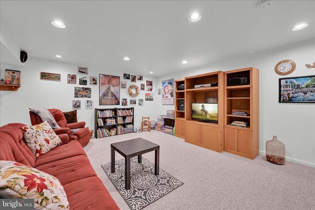 214 MILL POND DR, Exton, PA 19341