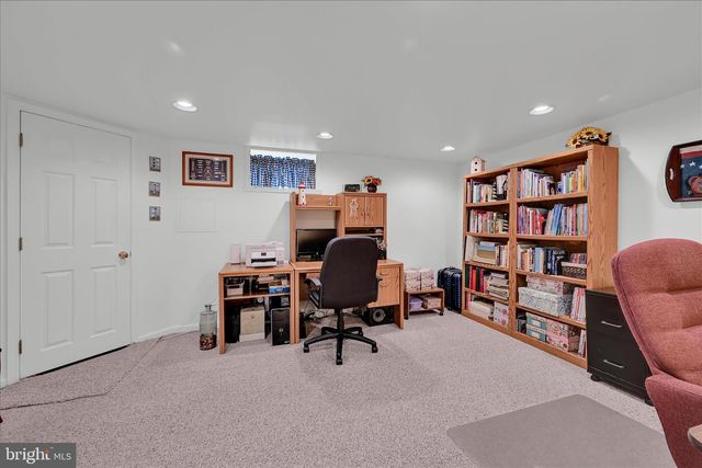 214 MILL POND DR, Exton, PA 19341