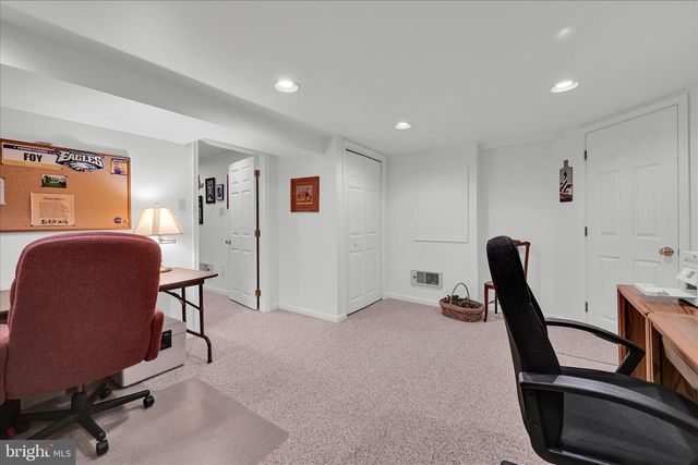 214 MILL POND DR, Exton, PA 19341